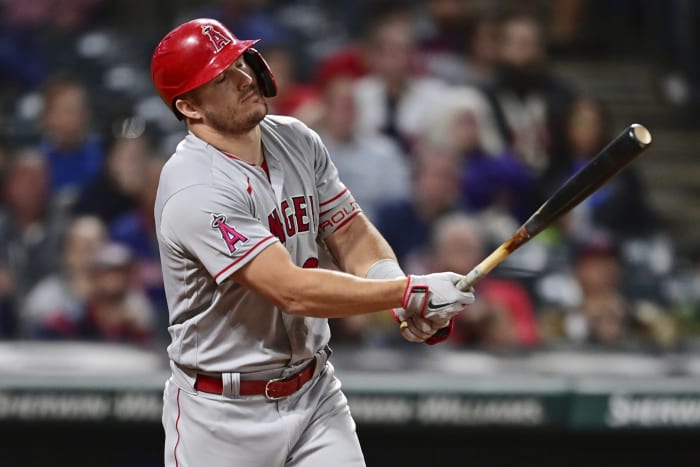 De La Cruz goes for cycle and Votto hits 2 clutch homers as streaking Reds  stop Braves 11-10