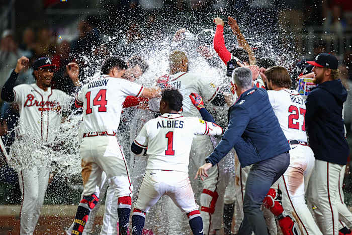 Less than 2 weeks after his mother's death, Dominic Smith delivers a historic Braves walk-off