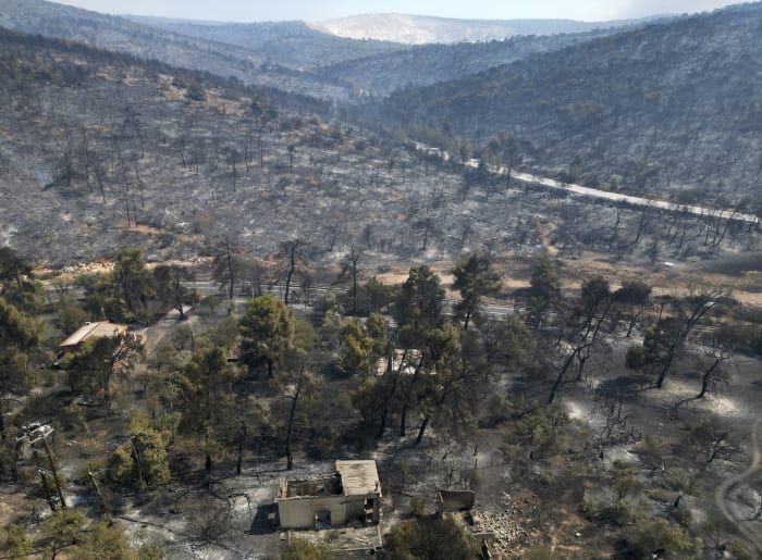 Major fire near Athens contained but heat wave keeps authorities on alert