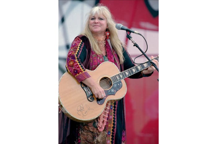 Melanie, singer-songwriter of 'Brand New Key' and other '70s hits, dies at 76