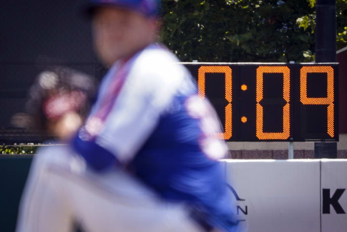 Steven Matz leaves Tuesday's 7-6 loss to Atlanta after three