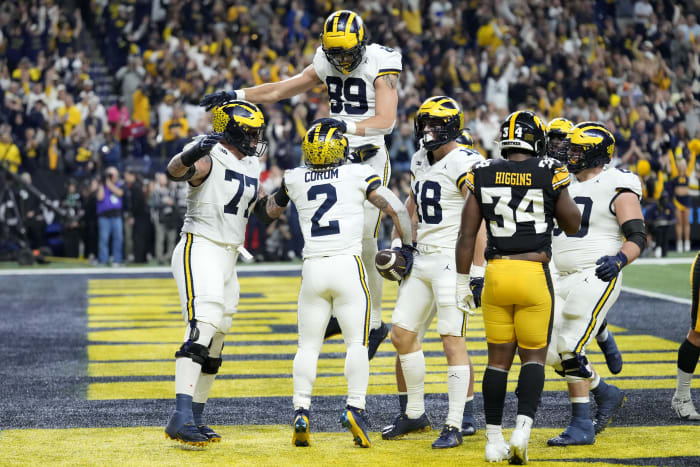 College football scores, results: Michigan gets signature win over Penn  State; Georgia and Alabama roll; Washington survives [Video]