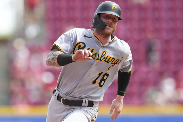 Pirates stun Spencer Strider with 6-run 3rd inning, hold on to beat Braves