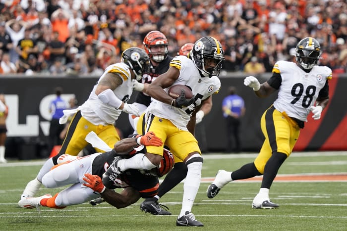 Steelers' Pickett began his rookie season avoiding spotlight. Entering Year  2, it's shining on him.