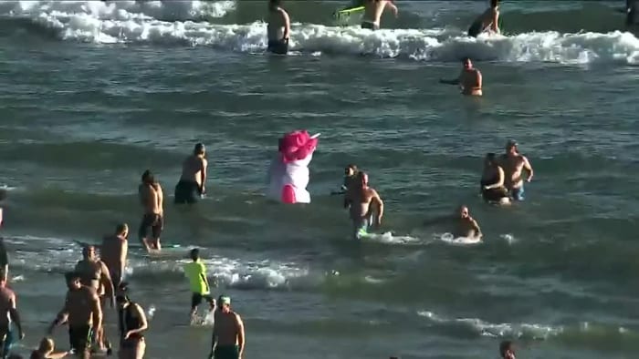 Northeast Florida residents take annual ‘polar plunge’ in Jacksonville Beach