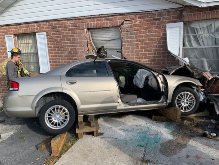 Driver crashes into Longwood psychic shop during card reading