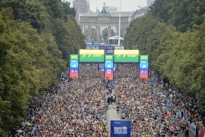 Tigst Assefa übertrifft in Berlin den Marathon-Weltrekord der Frauen um mehr als 2 Minuten