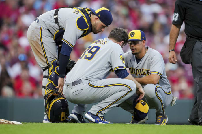 Brewers rally to beat Reds 4-3, open 2-game NL Central lead