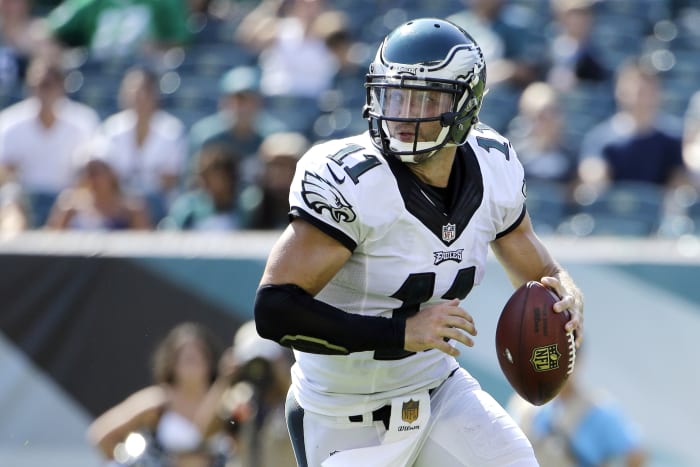 Quarterback Tim Tebow signs contract with Philadelphia Eagles