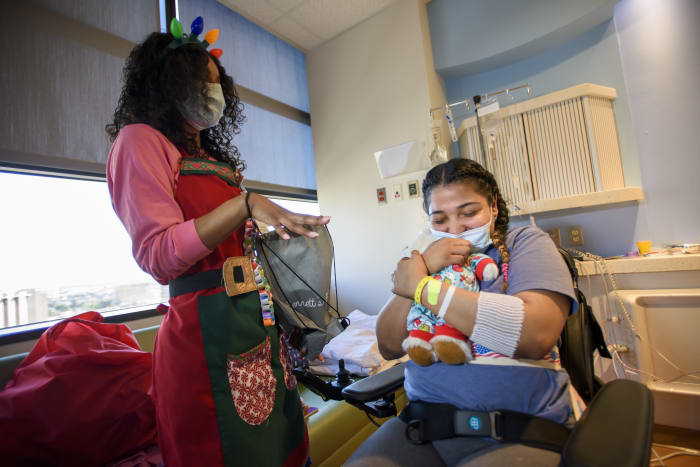 Little Girl Asked That Guests Attending Her 7th Birthday Party Donate Gifts  to Children's Hospital