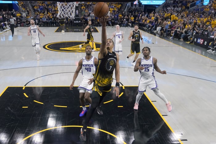 Curry, Warriors stun James, Lakers 121-114 in opener
