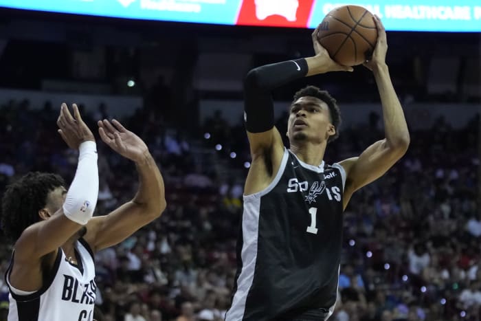 Trae Young throws jersey to dad on Father's Day after Game 7 win