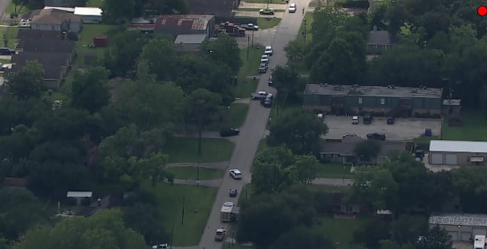 SWAT standoff ongoing at Santa Fe apartment after man fires gun at girlfriend