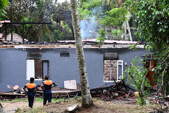 A fire at a nursing home in Sri Lanka has killed 12 people, police say