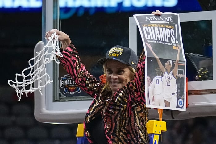 LSUs Mulkey talks timing as national champs return home LSUs Mulkey talks timing as national champs return home