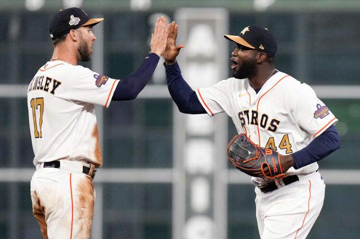 Dodgers' Freddie Freeman gets his 2,000th hit with a double vs. the Astros