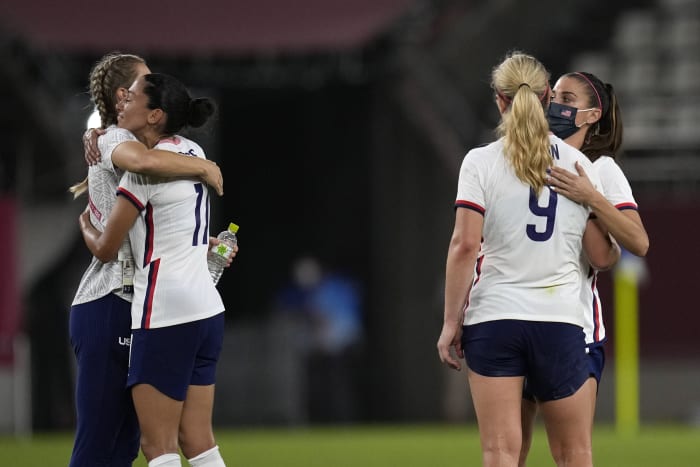 US women lose in soccer, win in volleyball, basketball photo pic