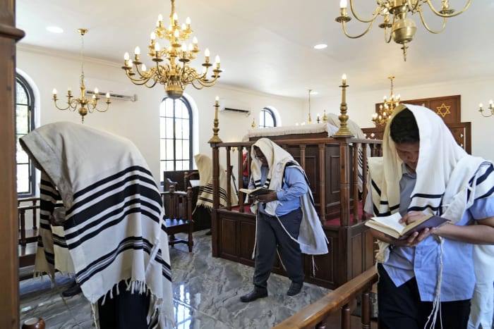 Far from Israel, Jews grieve and pray for peace in first Shabbat services since Hamas attack - Vimarsana News