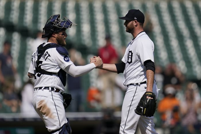 Kluber gets 100th win, Yankees sweep Tigers to reach .500