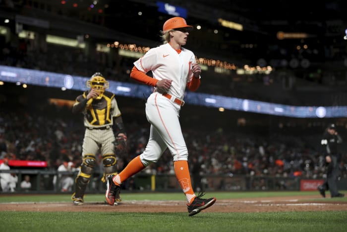 Pederson hits 3 HRs, drives in 8 as Giants stun Mets 13-12