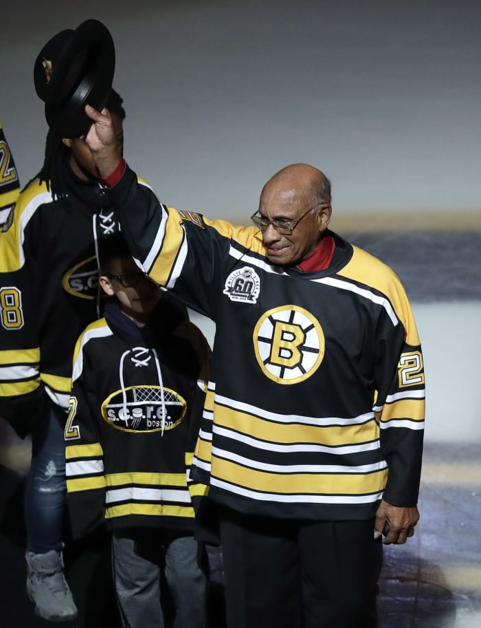 Hurley-Burly: Local Bruins fans get the shirt off their backs – Sentinel  and Enterprise