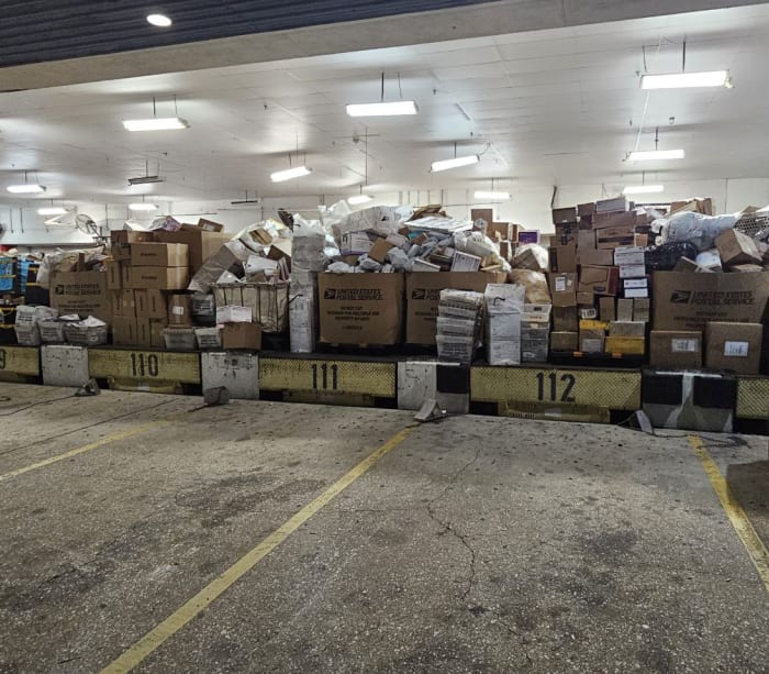 Źródła podają, że opóźnienia w paczkach wpływające na sortownię w Missouri City mają obecnie wpływ na centrum dystrybucyjne w północnym Houston Źródła podają, że opóźnienia w paczkach wpływające na sortownię w Missouri City mają obecnie wpływ na centrum dystrybucyjne w północnym Houston