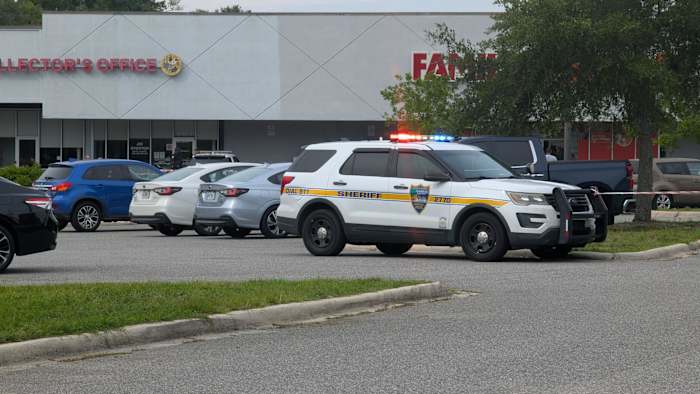 Jacksonville Officer Shot During Armed Robbery Returns Fire, Kills Suspect