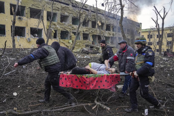 AP image of Mariupol hospital attack wins World Press Photo