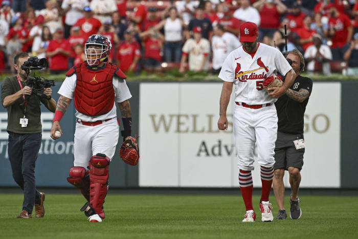 Montgomery stays unbeaten with Cardinals, blanks Cubs