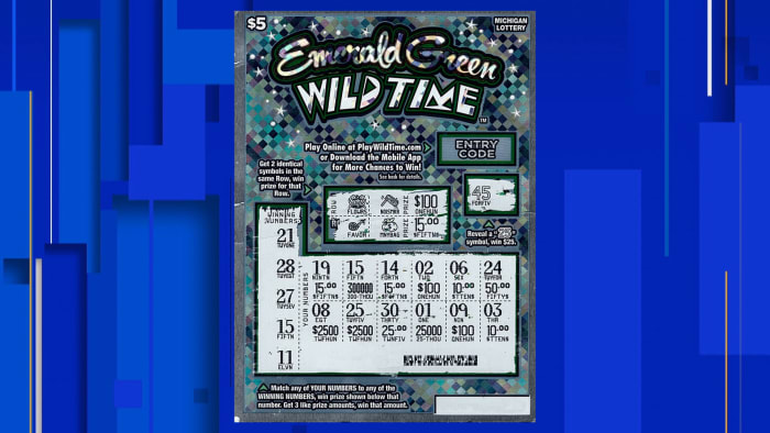 25-year-old Michigan woman gets lottery ticket as gift, wins 0,000