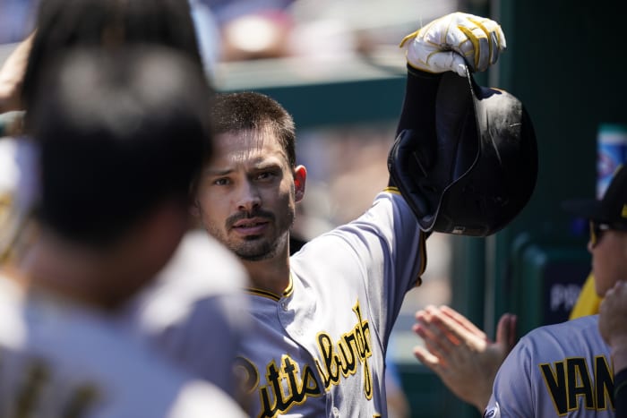 Vogelbach slam in 9th caps comeback, Brewers shock Cards 6-5