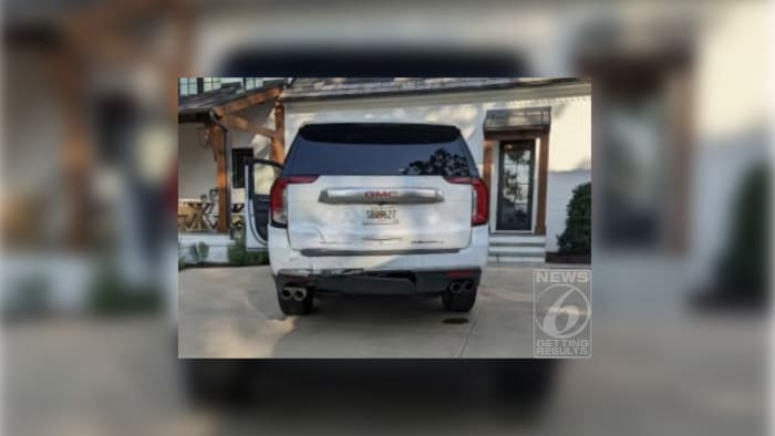 Photo shows damaged SUV after DeSantis involved in crash on campaign trail