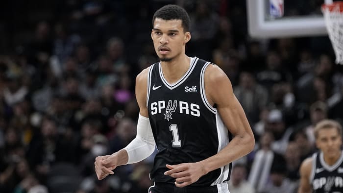 Wemby wows Los Angeles Lakers in first matchup this season