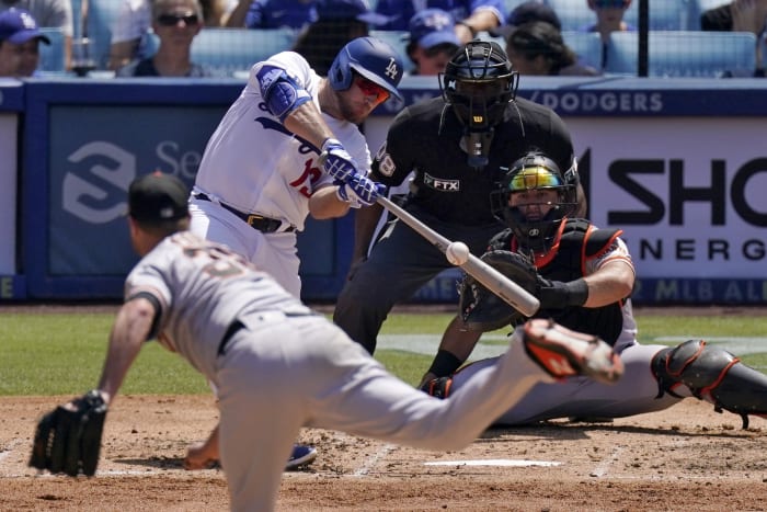 Giants' Mike Tauchman robs Dodgers' Albert Pujols of walk-off home run