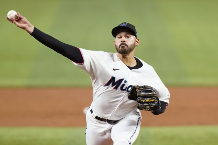 Harper's 3 HRs, 5 RBIs lift Nationals over Marlins 7-5