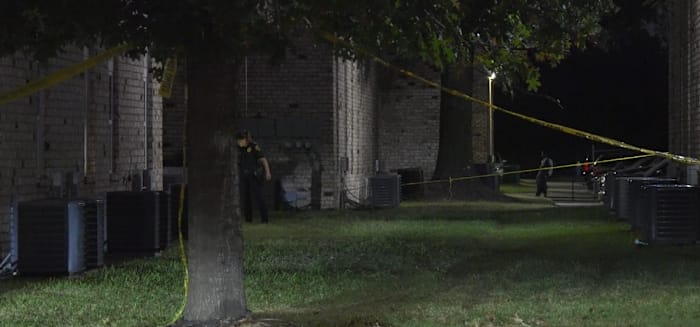 Teen killed in possible shootout at Fifth Ward apartment complex