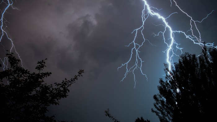 Person hospitalized after lightning strike in Orlando Person hospitalized after lightning strike in Orlando