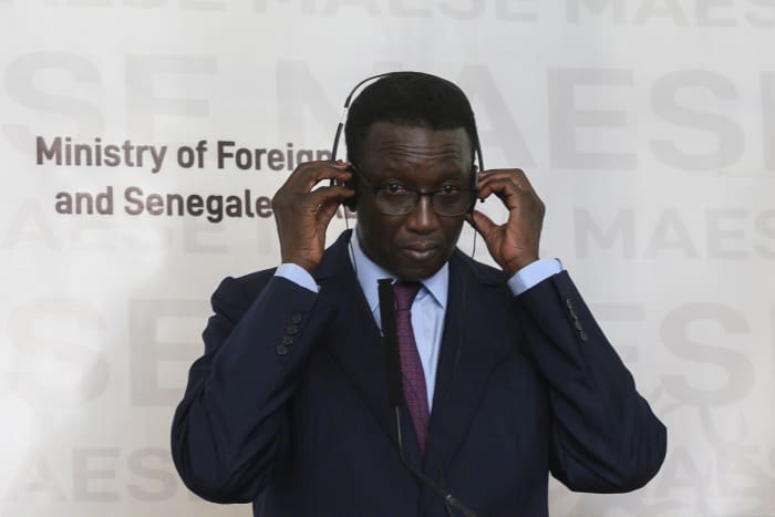 Two opposition leaders in Senegal are excluded from the final list of presidential candidates