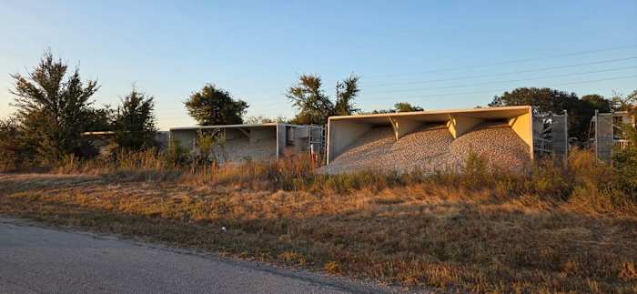23 train cars carrying gravel derail in Waller County