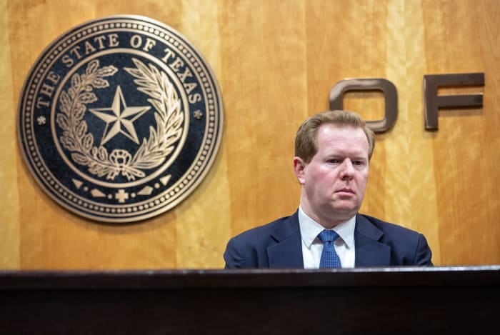 Abbott appointee resigns as chair of power grid regulator - Vimarsana News