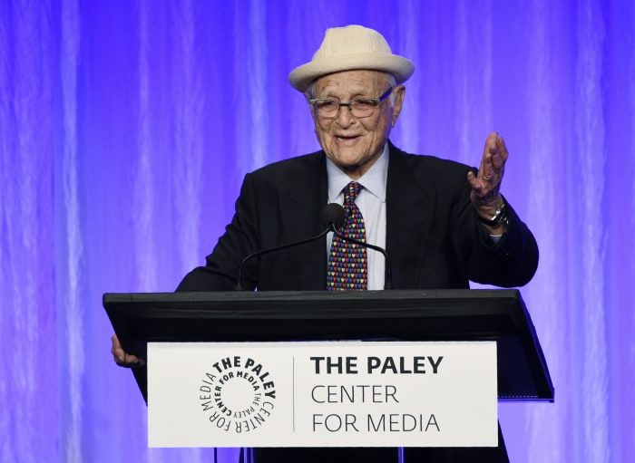Norman Lear, producer of TV's 'All in the Family' and influential liberal advocate, has died at 101 - Vimarsana News