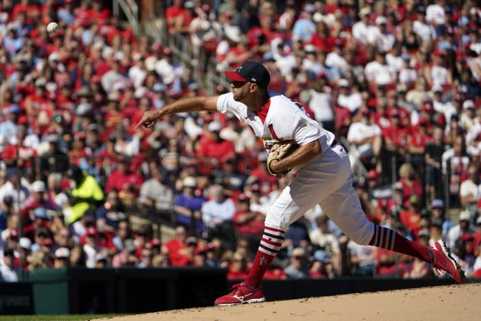 Pujols pitches 9th, Cardinals romp to 15-6 win over Giants