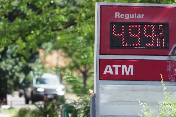 Asian Stocks Slide as Oil Prices Hold Above $100 a Barrel