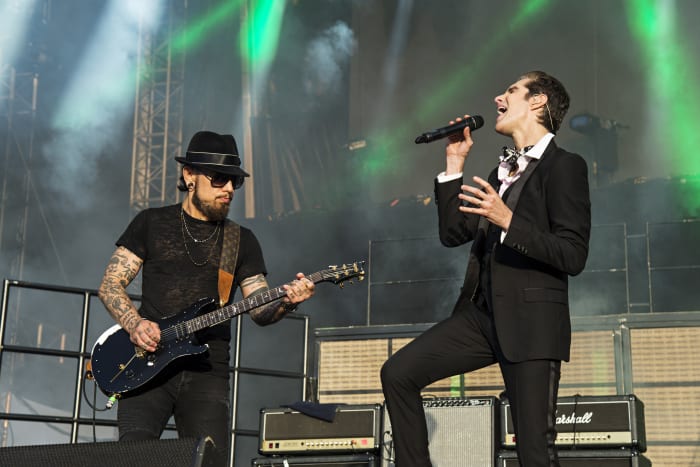 Wife of Jane's Addiction frontman says tension and animosity led to onstage scuffle thumbnail