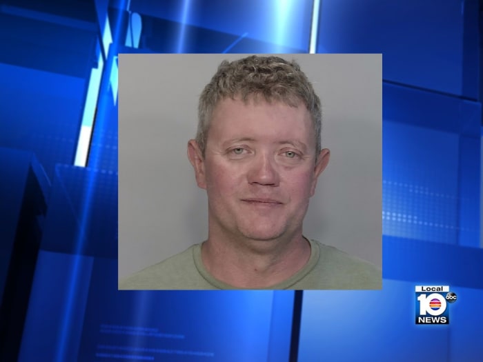 Keys man arrested after burning ex-girlfriend's clothes, stolen rifle found, sheriff says - Vimarsana News