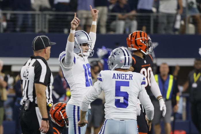 Cowboys kicker misses 5th playoff PAT, makes 2 FGs