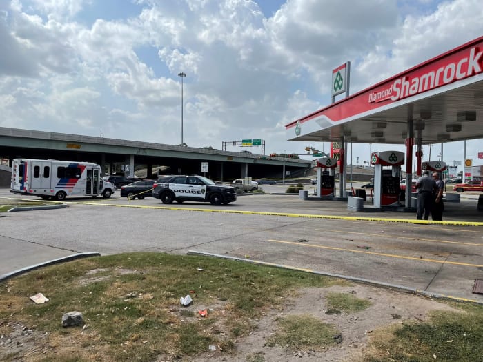 Man in critical condition after shooting possible robbery in northeast Houston