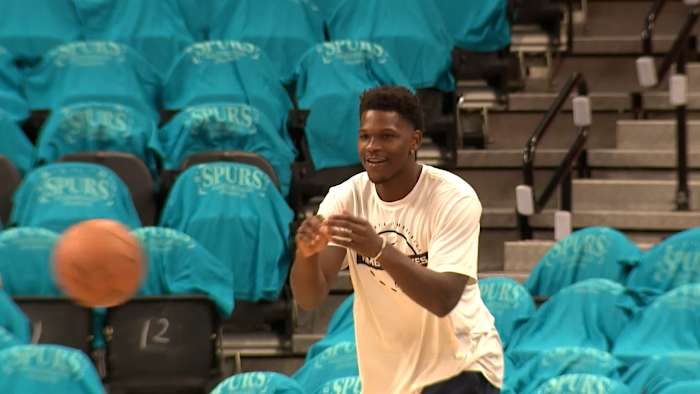 Timberwolves’ Anthony Edwards participates during game day shootaround