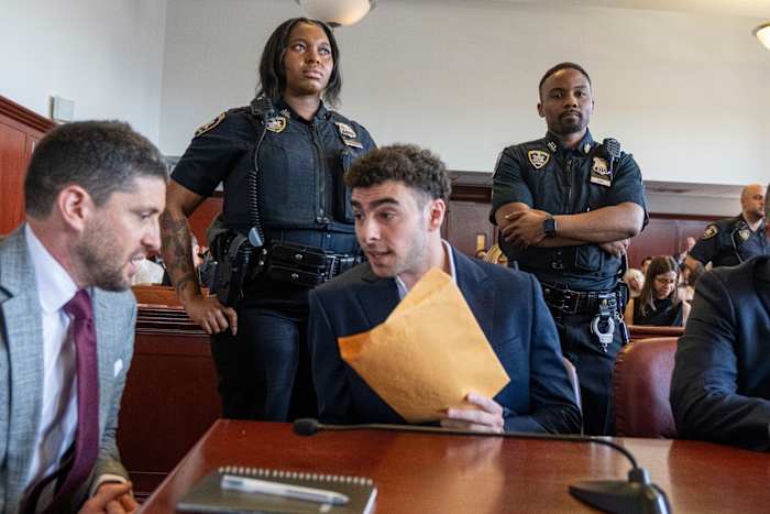 Luigi Mangione's lawyers reverse course, say they won't pursue a psychiatric defense