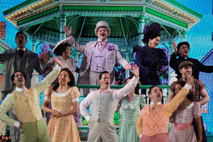 Tony winners thank voice teachers and babysitters as Broadwa